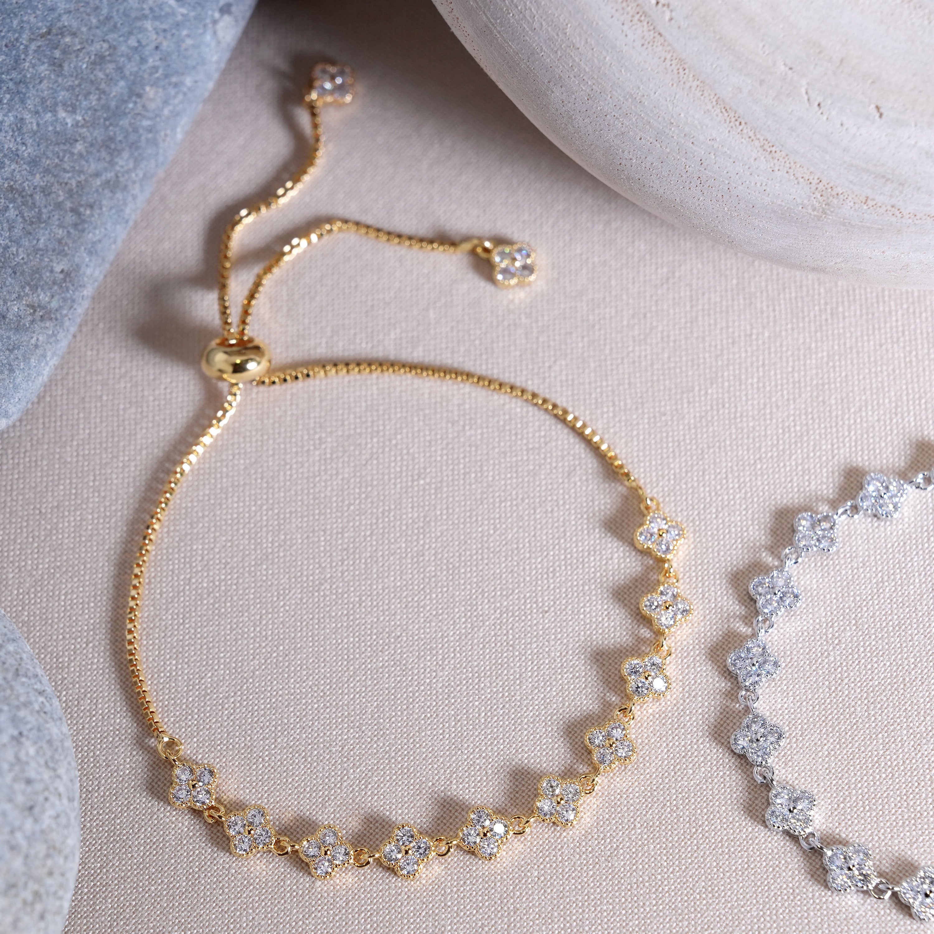 Dainty Clover Motif Adjustable Bracelet